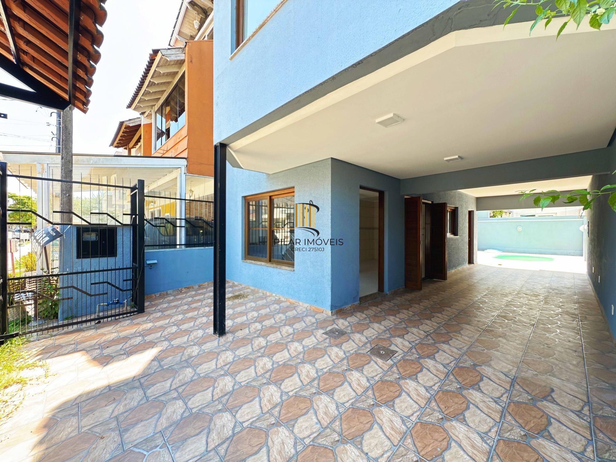 Casa 2 dormitórios no bairro Hípica