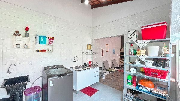 Casa em Porto Alegre, no bairro Hípica, com 2 dormitório(s), e 2 banheiros, à venda.