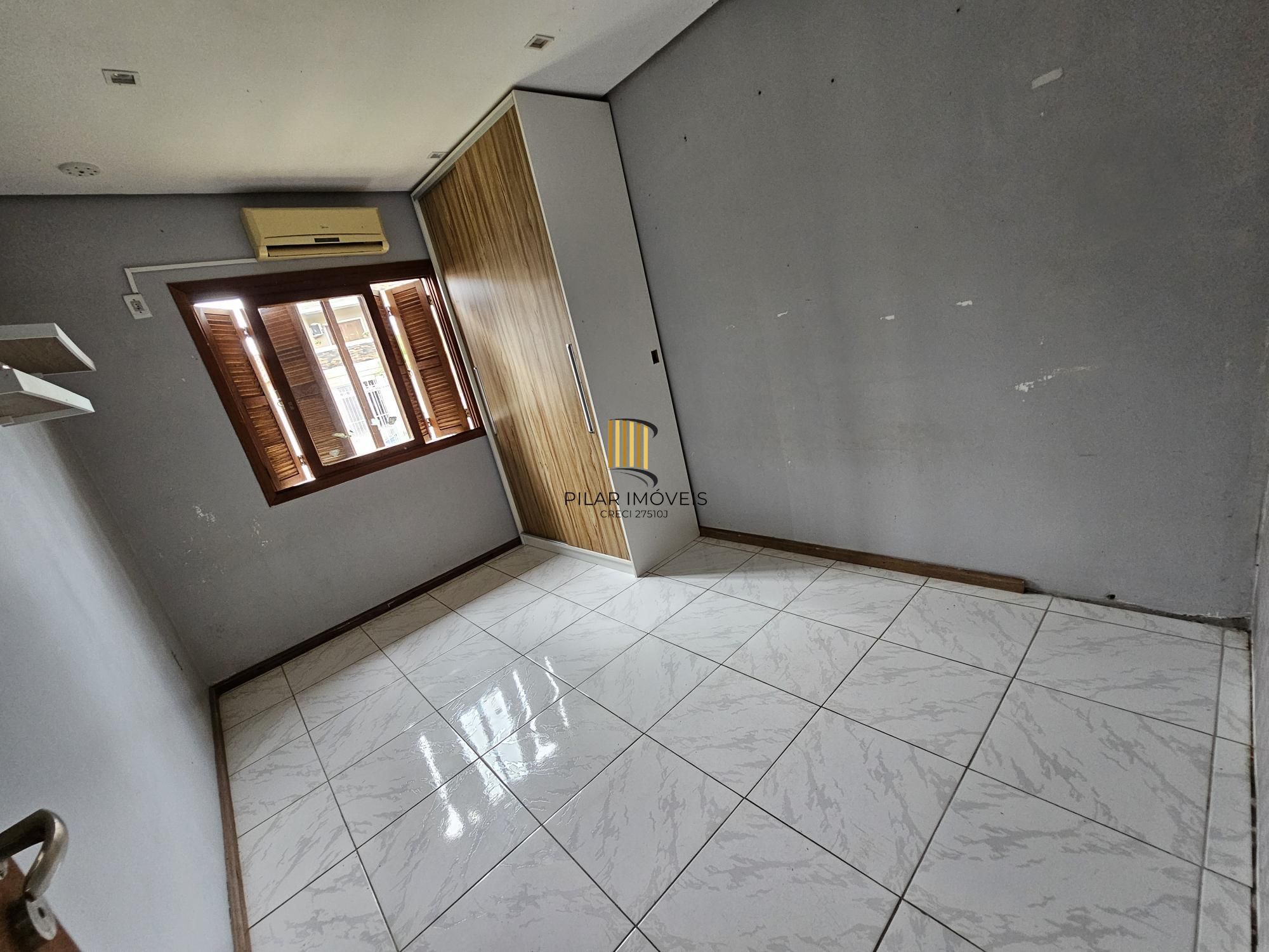 Casa 2 dormitórios no bairro Hípica