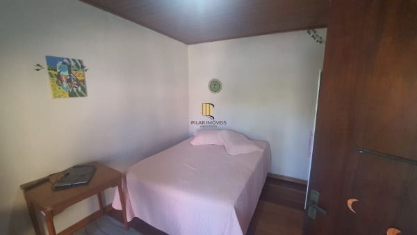 Casa em Porto Alegre, no bairro Nonoai, com 3 dormitório(s), e 3 banheiros, à venda.