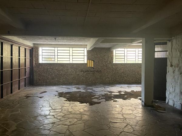 Casa em Santa Maria, no bairro São José, com 4 dormitório(s), e 4 banheiros, à venda.