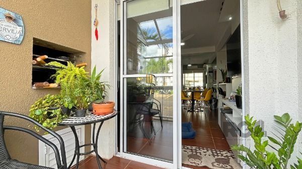 Apartamento em Porto Alegre, no bairro Vila Nova, com 2 dormitório(s), e 2 banheiros, à venda.