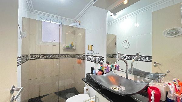 Apartamento em Porto Alegre, no bairro Teresópolis, com 2 dormitório(s), e 2 banheiros, à venda.