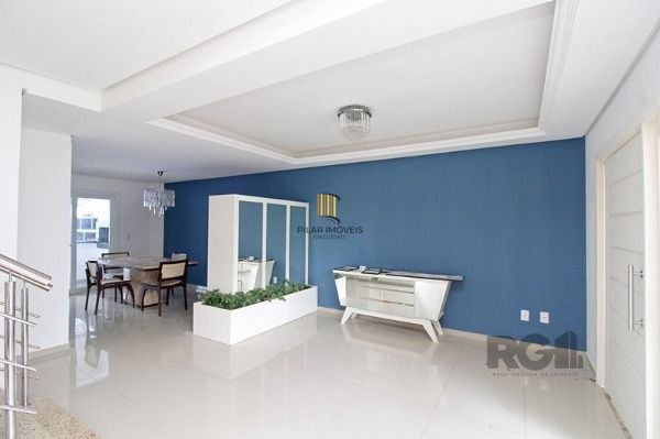 Casa em Porto Alegre, no bairro Hípica, com 3 dormitório(s), e 3 banheiros, à venda.