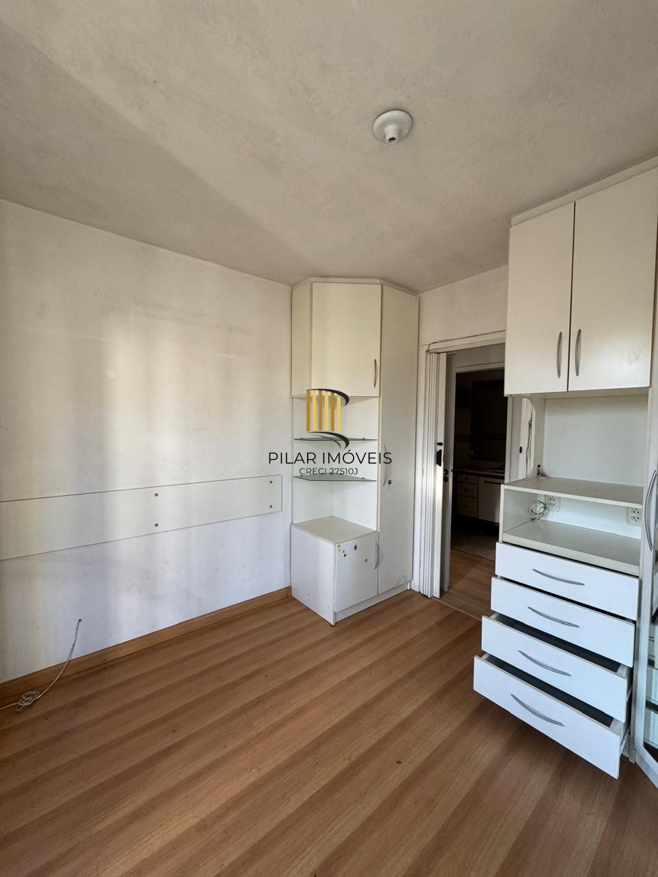Em frente ao estádio beira Rio, apartamento 2 D , com 79m²,semi mobiliado.
