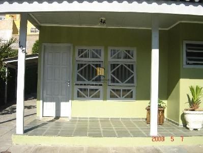Casa em Porto Alegre, no bairro Ipanema, com 3 dormitório(s), e 3 banheiros, à venda.