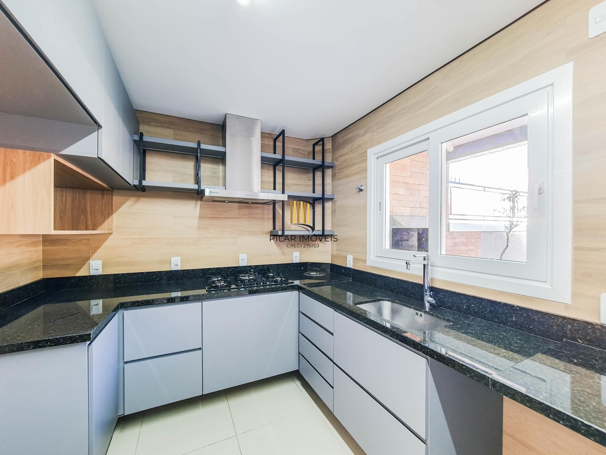 Casa 3 dormitórios no bairro Hípica