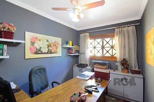 Casa em Porto Alegre, no bairro Ipanema, com 3 dormitório(s), e 3 banheiros, à venda.