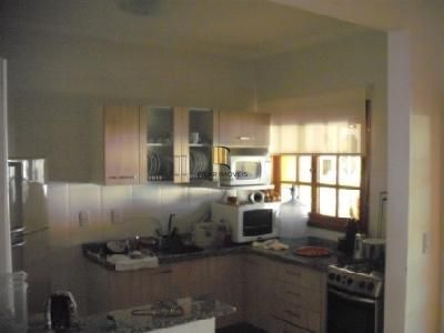 Residência com 4 dormitórios sendo 1 suites no Bairro Guarujá.