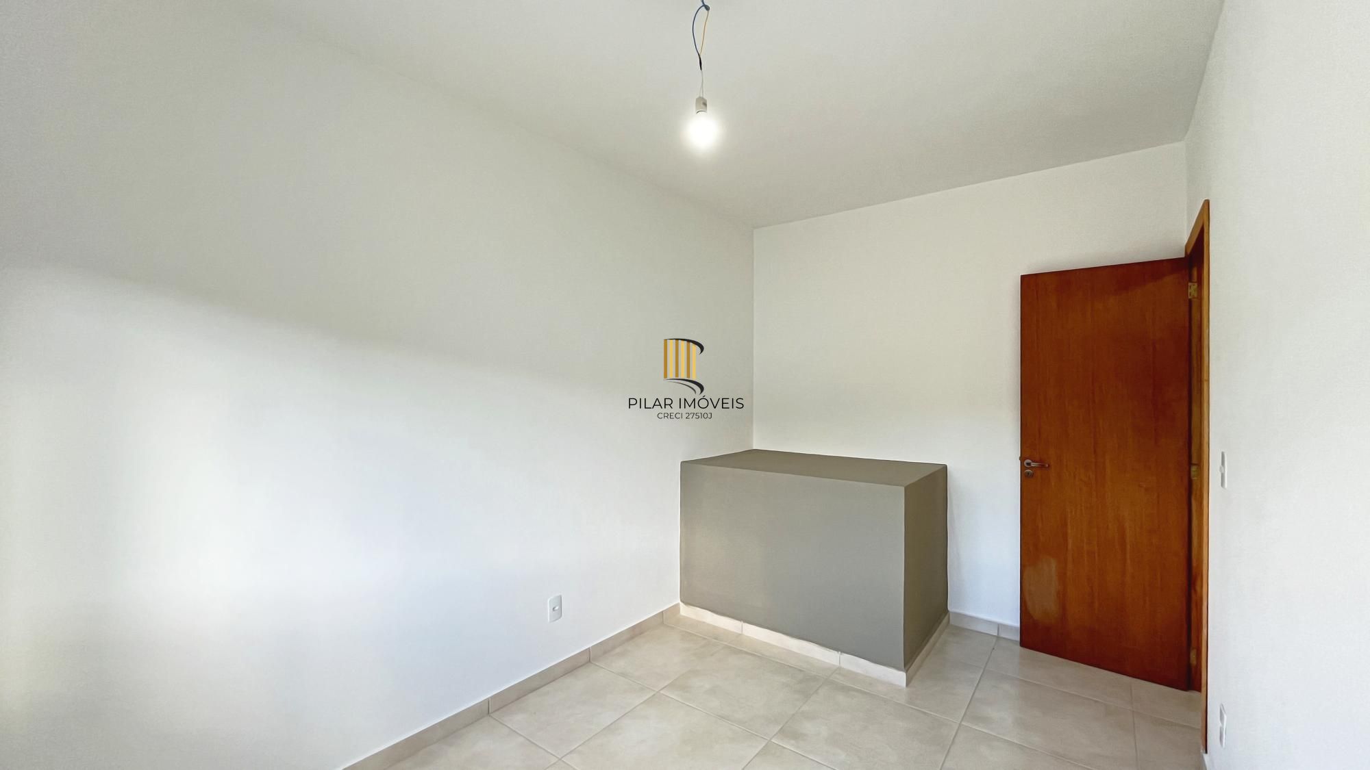 Casa Condominio em Porto Alegre, no bairro Vila Nova, com 2 dormitório(s), e 2 banheiros, à venda.