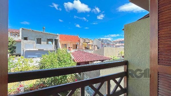 Casa em Porto Alegre, no bairro Hípica, com 3 dormitório(s), e 2 banheiros, à venda.