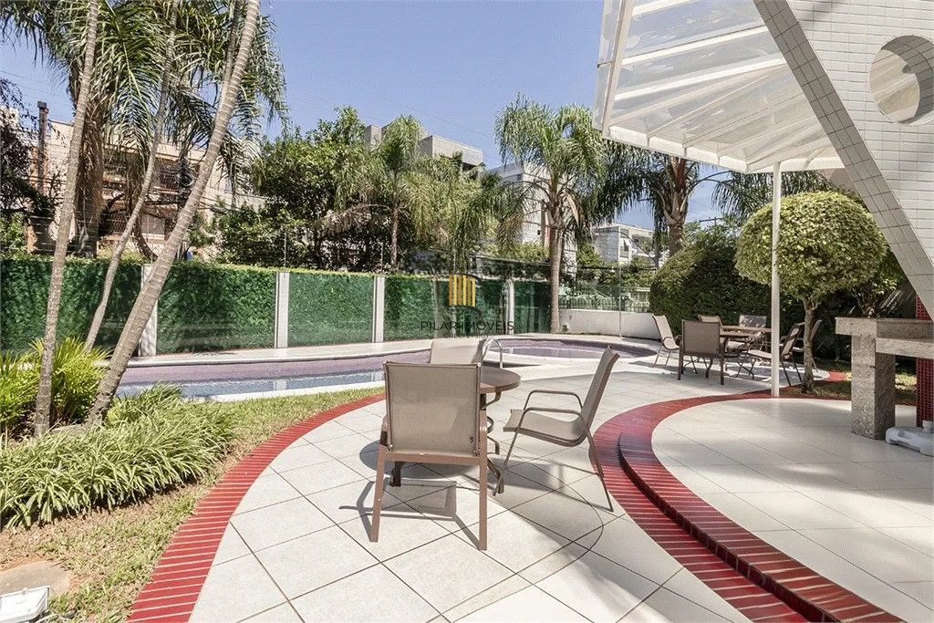 Apartamento com 2 dormitórios, 2 vagas, 65m2 coração do Menino Deus.