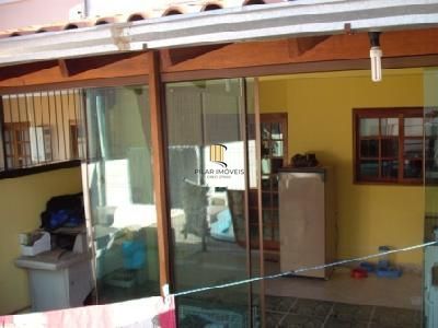 Residência com 4 dormitórios sendo 1 suites no Bairro Guarujá.