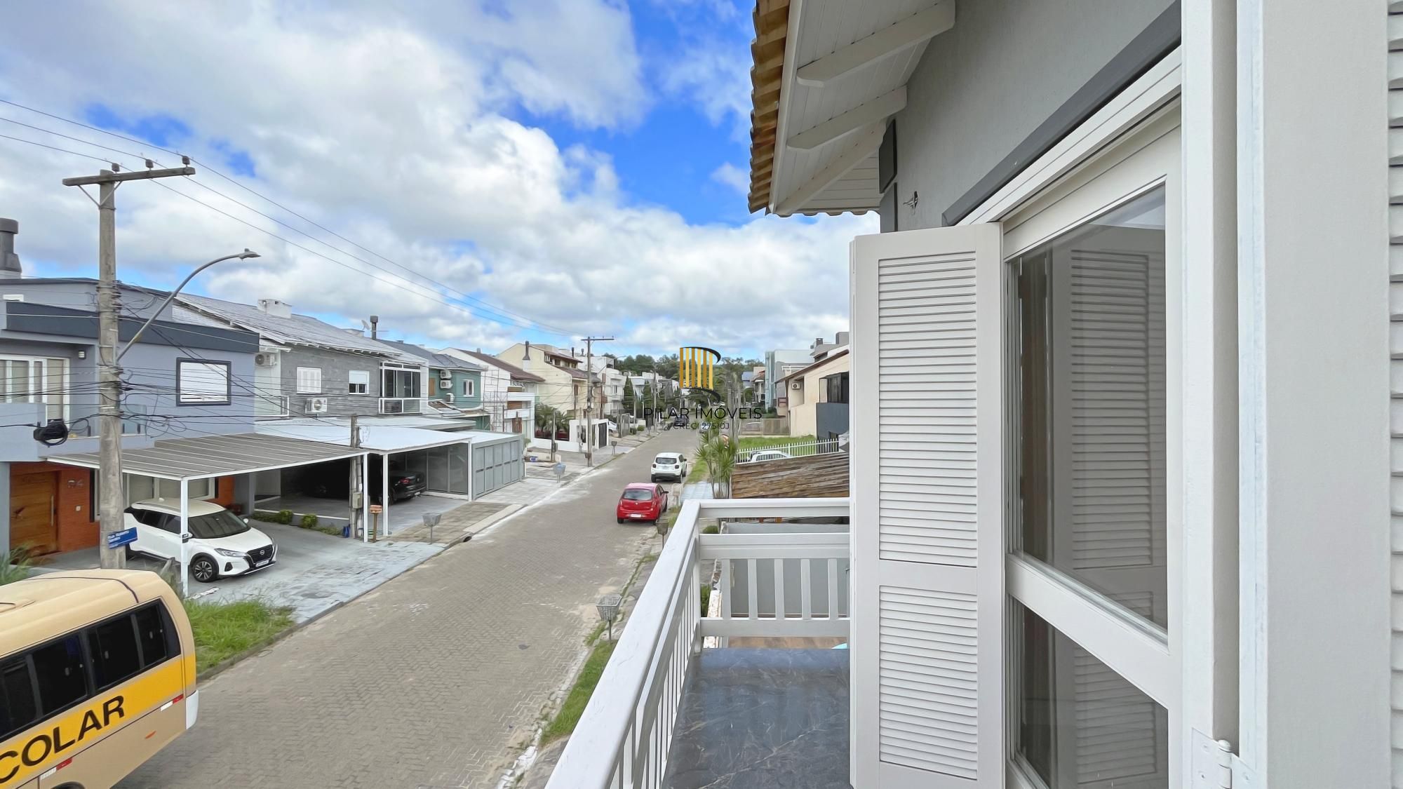 Casa 3 dormitórios no bairro Hípica