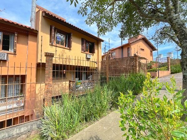 Casa Condominio em Porto Alegre, no bairro Espírito Santo, com 3 dormitório(s), e 3 banheiros, à venda.