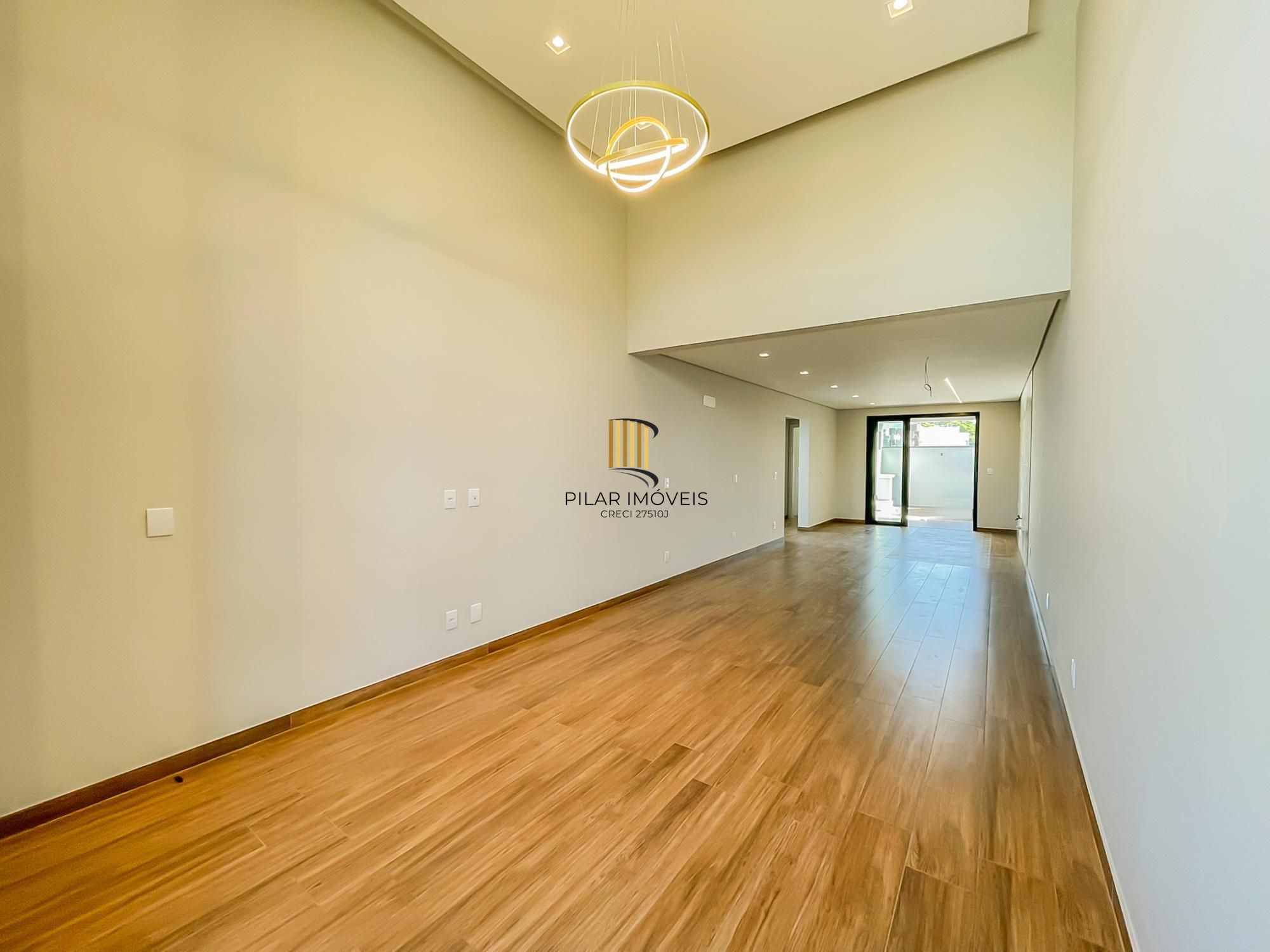 Casa 3 dormitórios no bairro Hípica