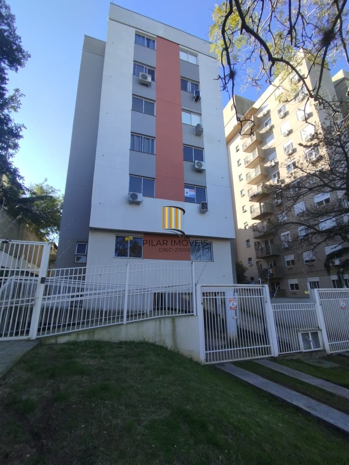 Apartamento 2 dormitórios, com garagem, bairro Tristeza. - Pilar Imóveis
