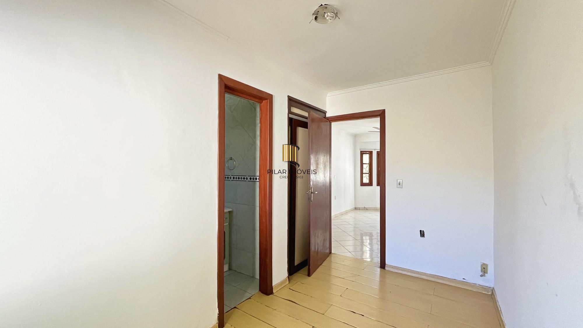 Casa 5 dormitórios no bairro Ipanema