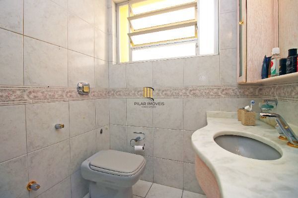 Apartamento em Porto Alegre, no bairro Petrópolis, com 3 dormitório(s), e 3 banheiros, à venda.
