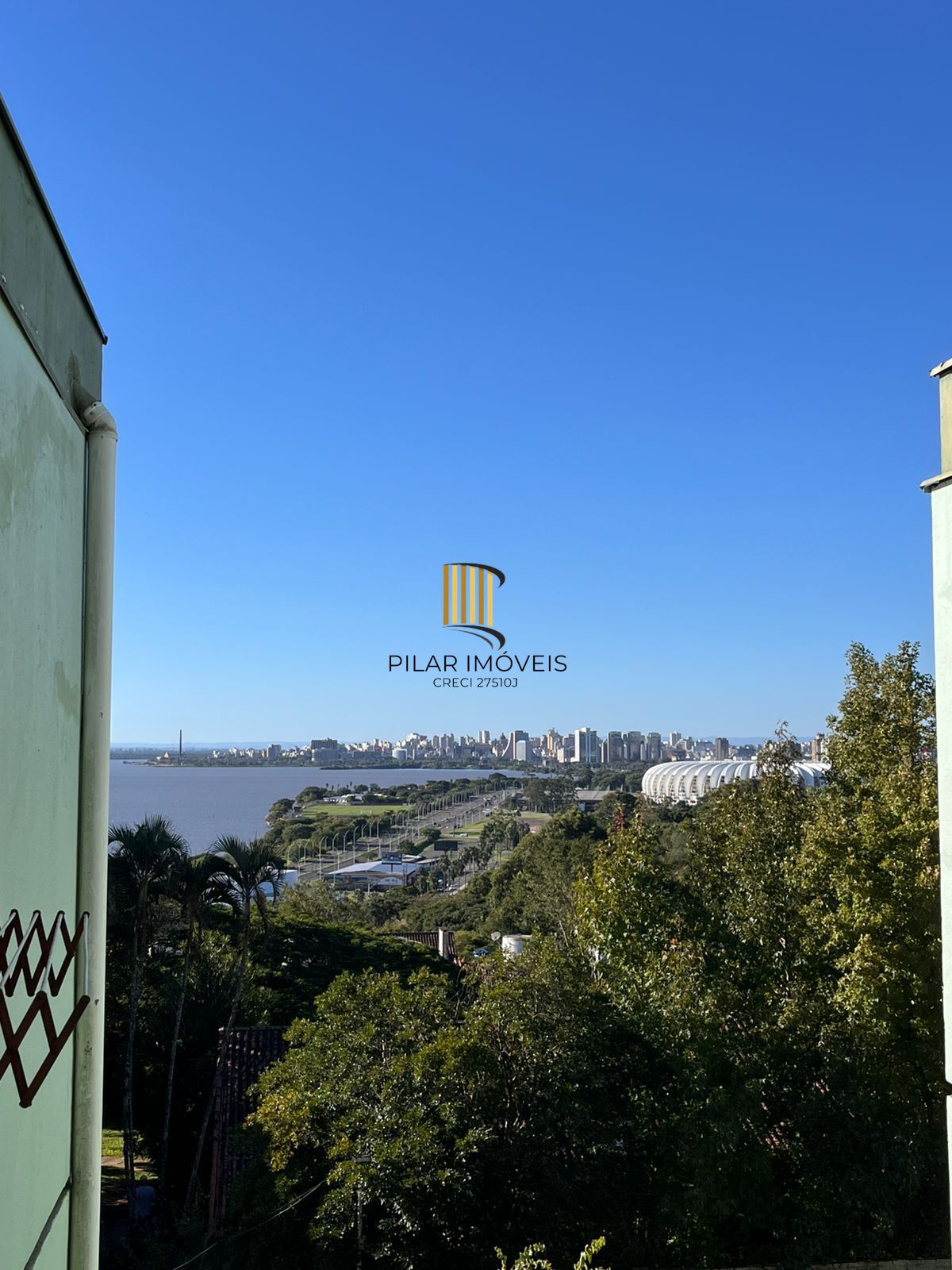 Apartamento semi mobiliado de 2 dormitórios no bairro Cristal