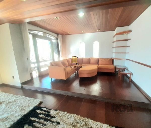 Casa Comercial em Porto Alegre, no bairro Tristeza, à venda.