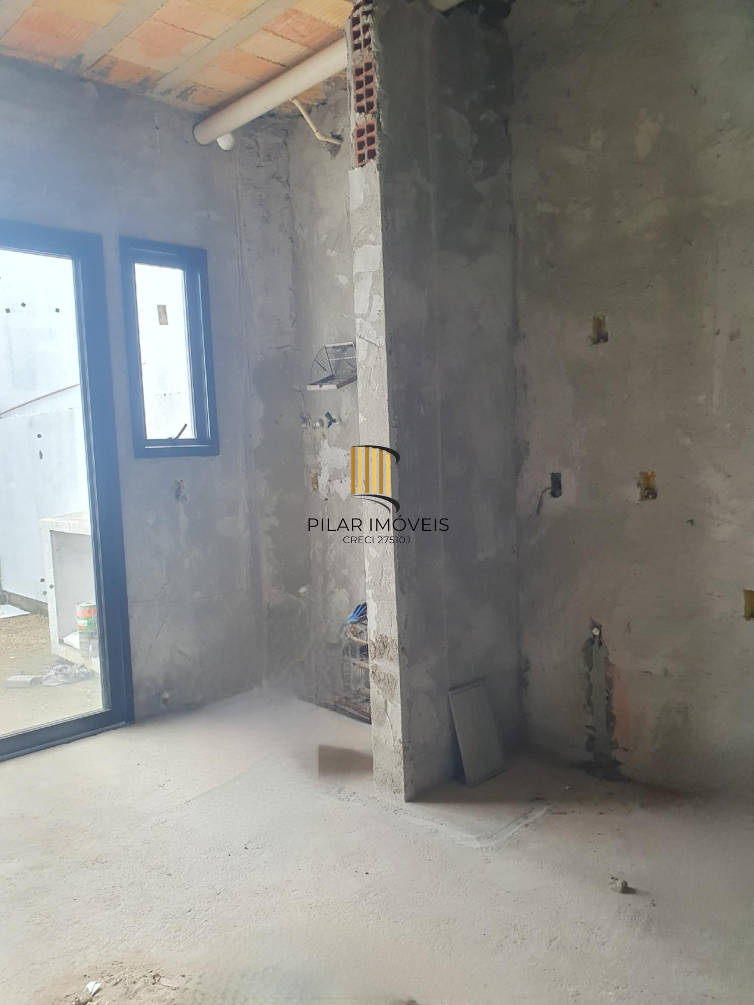 Casa em Porto Alegre, no bairro Hípica, com 2 dormitório(s), e 2 banheiros, à venda.