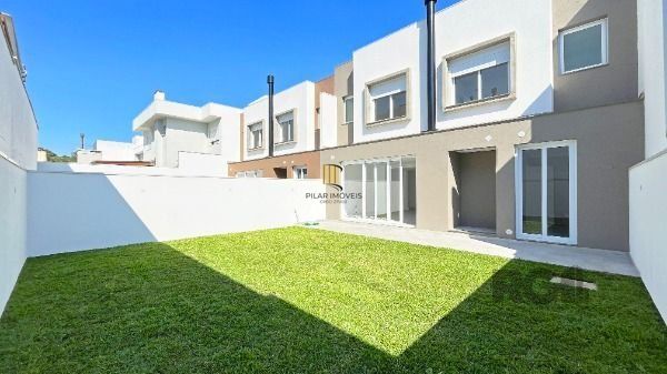 Casa Condominio em Porto Alegre, no bairro Hípica, com 3 dormitório(s), e 3 banheiros, à venda.