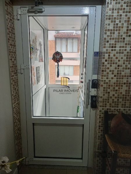 Apartamento em Porto Alegre, no bairro Cavalhada, com 2 dormitório(s), e 2 banheiros, à venda.