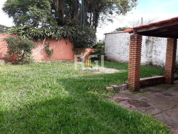 Casa em Porto Alegre, no bairro Espírito Santo, com 2 dormitório(s), e 2 banheiros, à venda.