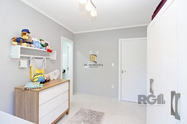 Casa em Porto Alegre, no bairro Espírito Santo, com 3 dormitório(s), e 3 banheiros, à venda.