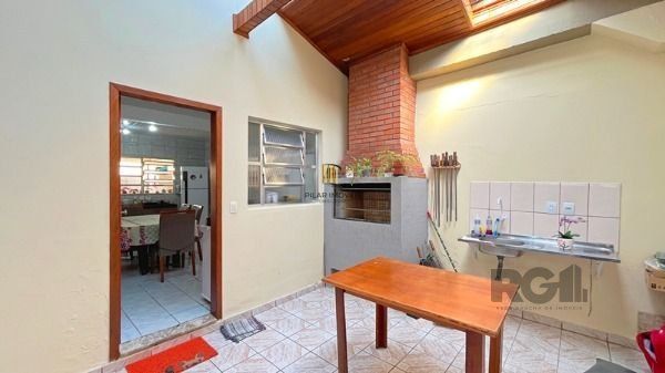 Casa 4 dormitórios no bairro Restinga