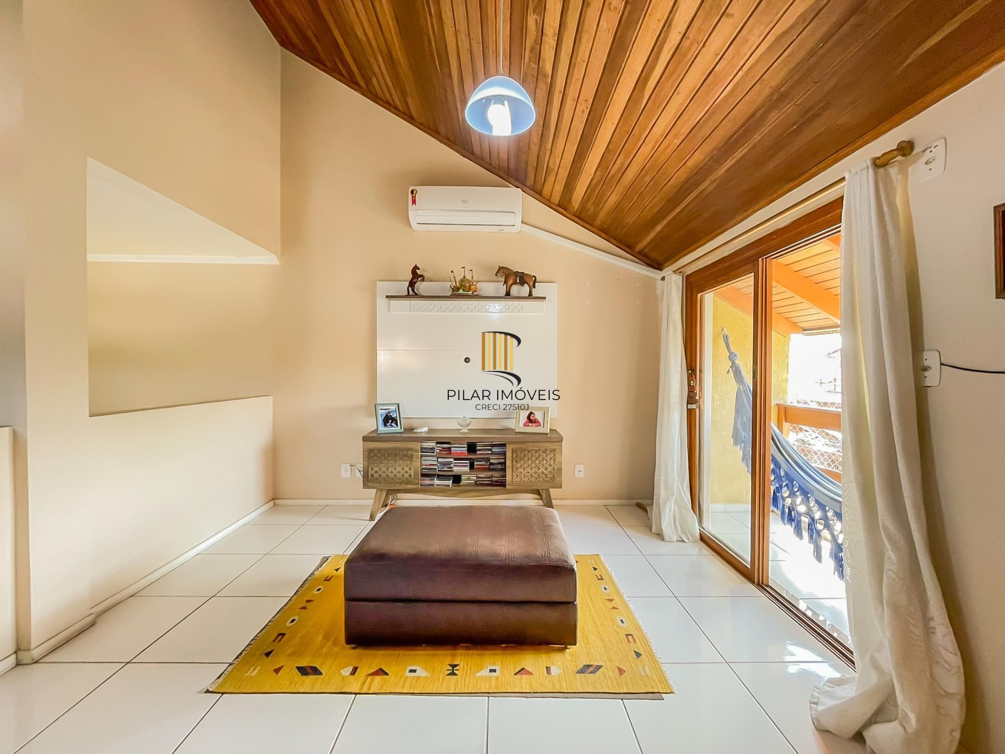 Casa 3 dormitórios no bairro Hípica