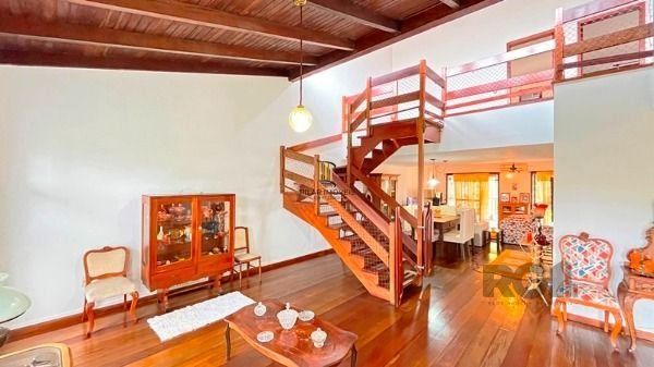 Casa para Venda - 235.64m², 3 dormitórios, sendo 1 suites, 3 vagas - Guarujá