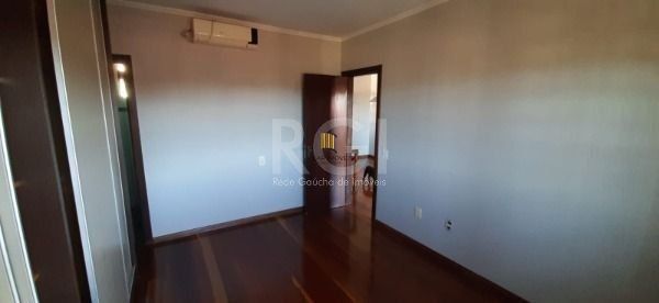 Sobrado para Venda - 246.69m², 3 dormitórios, sendo 1 suites, 2 vagas - Vila Nova