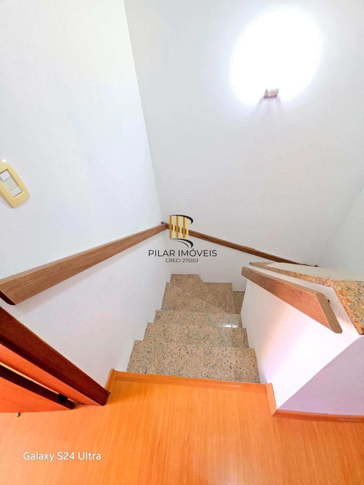 Casa 2 dormitórios no bairro Hípica