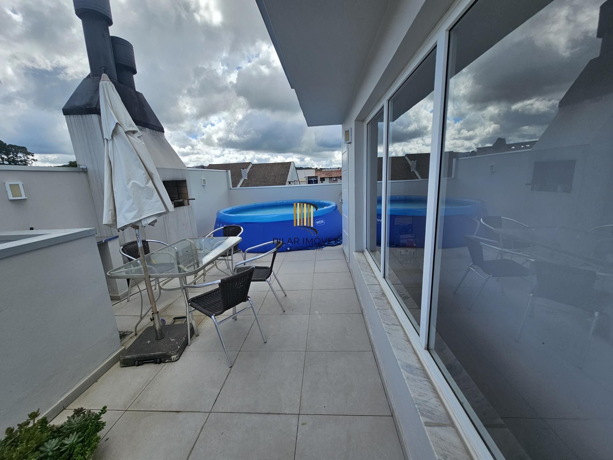 Casa 3 dormitórios no bairro Hípica