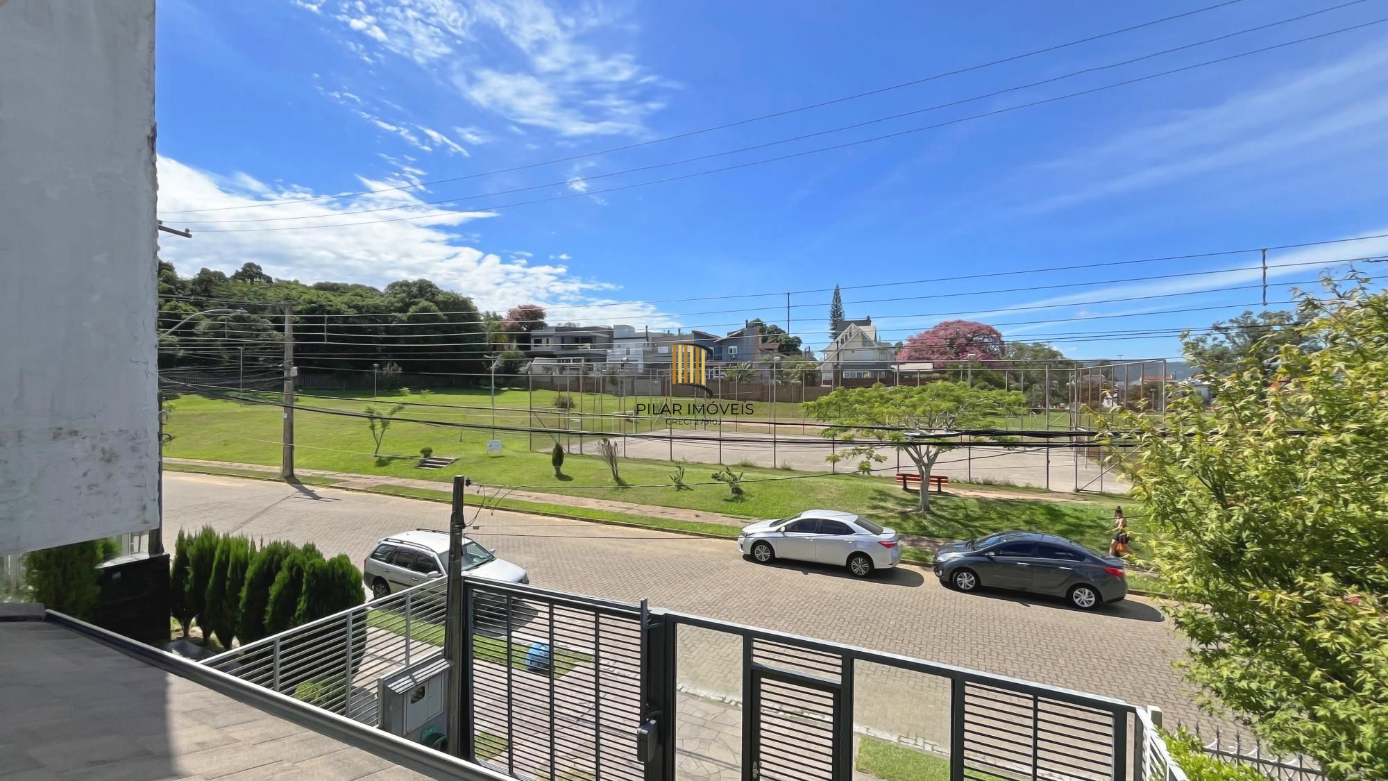 Sobrado , localizado em frente à Praça do Lagos!
