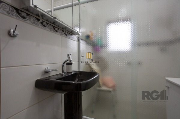 Casa em Porto Alegre, no bairro Medianeira, com 5 dormitório(s), e 5 banheiros, à venda.