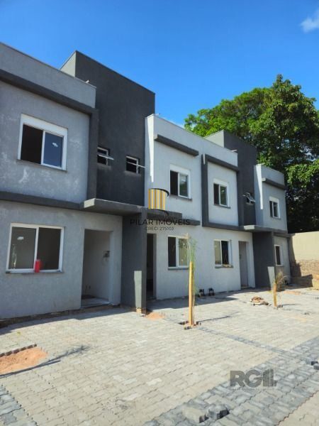 Casa Condominio em Porto Alegre, no bairro Vila Nova, com 2 dormitório(s), e 2 banheiros, à venda.