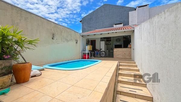 Casa em Porto Alegre, no bairro Tristeza, com 3 dormitório(s), e 3 banheiros, à venda.