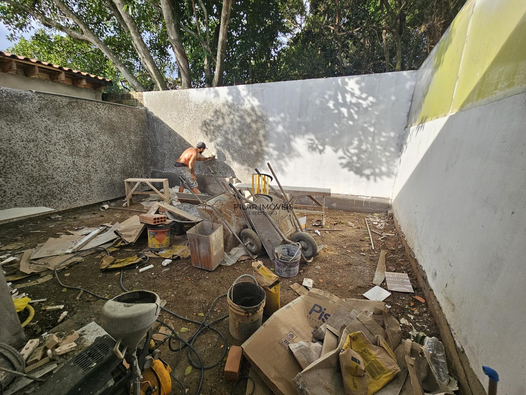 Casa térrea 3 dormitórios bairro Hípica