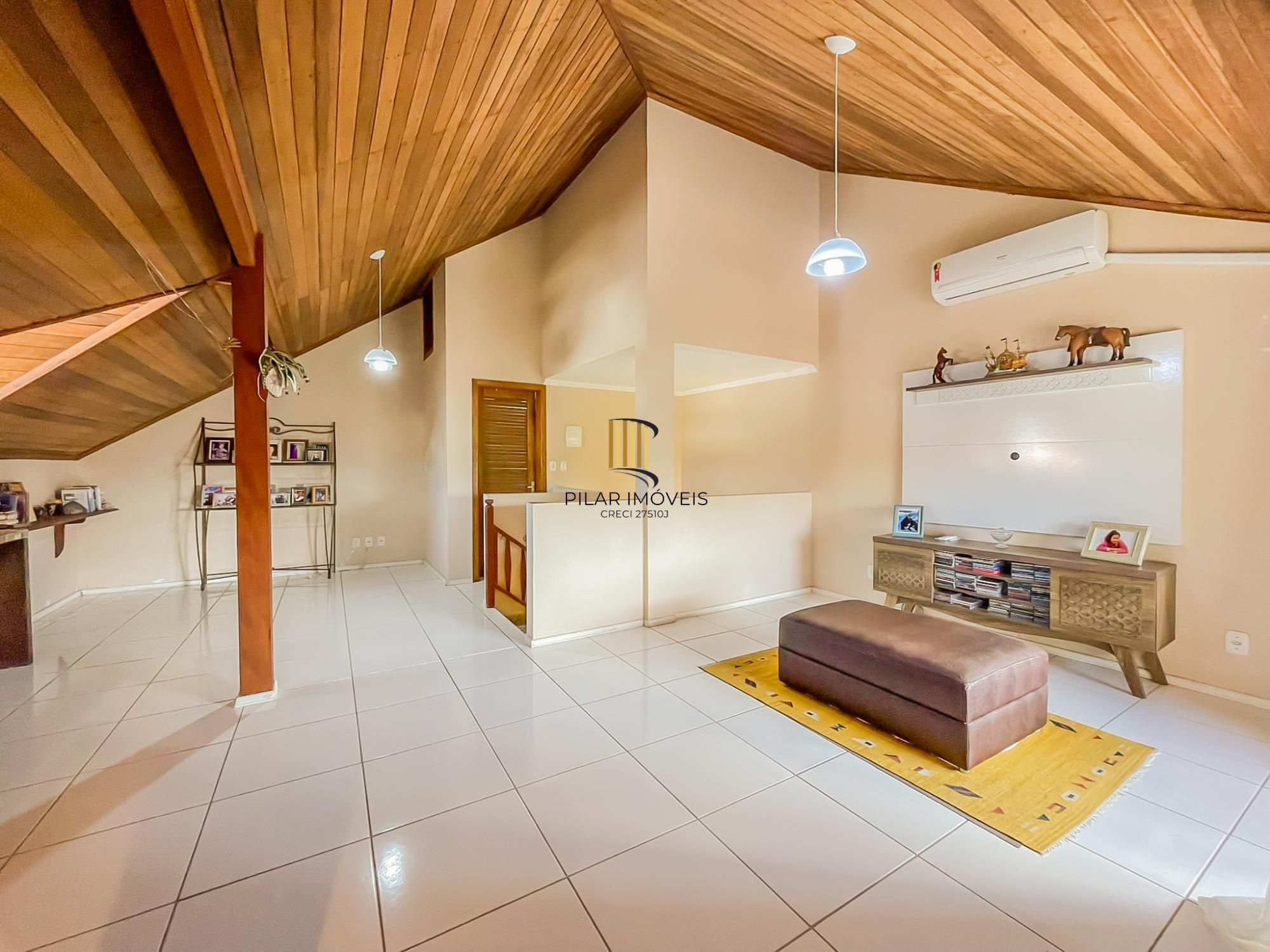 Casa 3 dormitórios no bairro Hípica