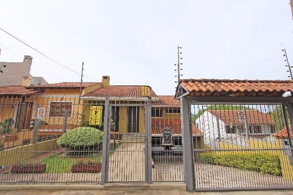 Casa para Venda - 287.96m², 4 dormitórios, sendo 1 suites, 4 vagas - Imperial Parque