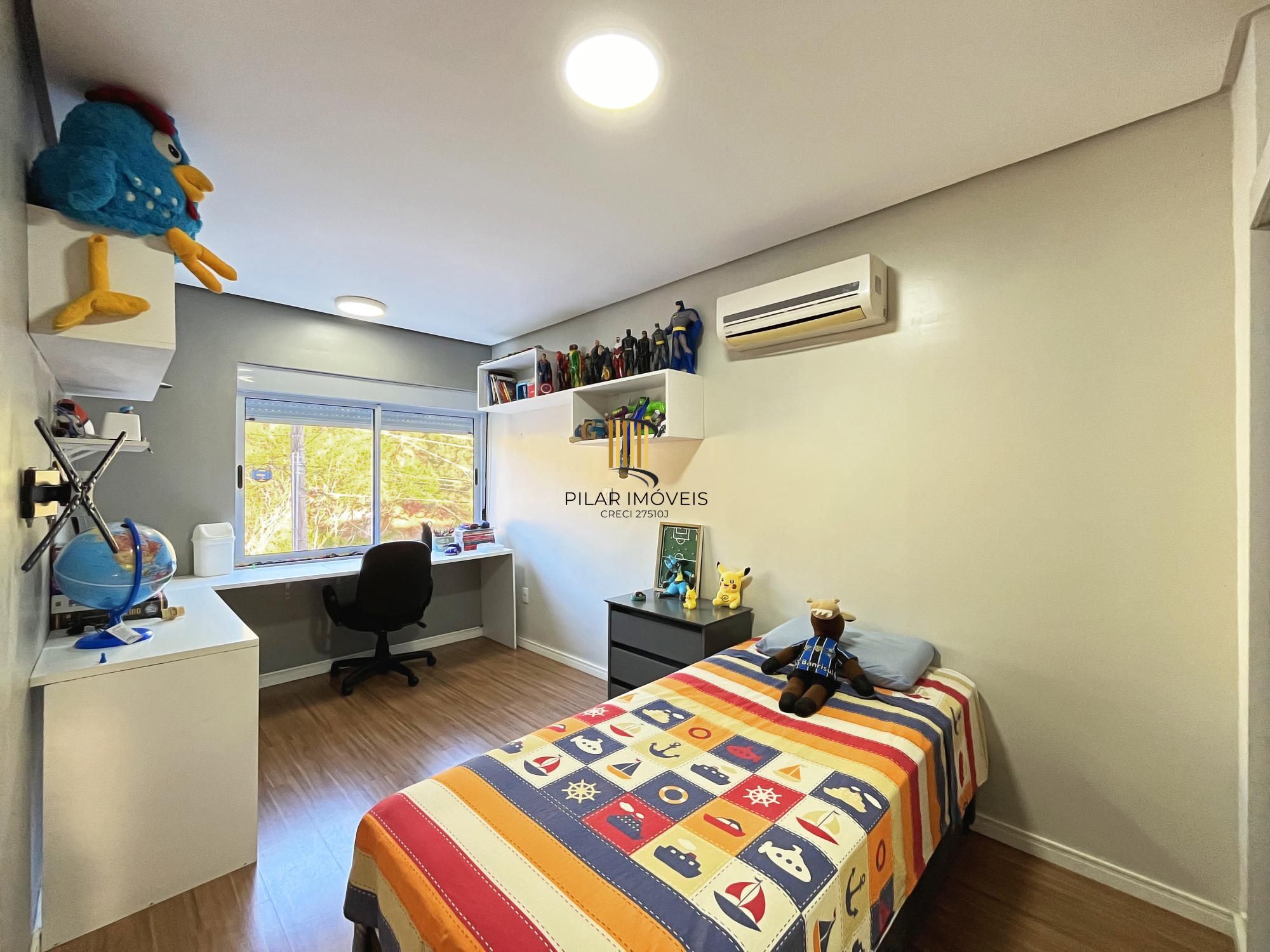 Casa 3 dormitórios no bairro Guarujá