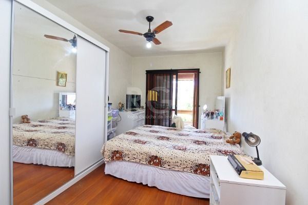 Casa em Porto Alegre, no bairro Hípica, com 2 dormitório(s), e 2 banheiros, à venda.