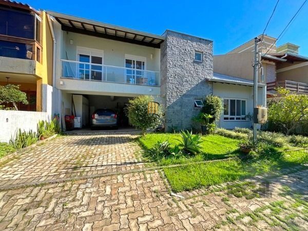 Casa em Porto Alegre, no bairro Hípica, com 3 dormitório(s), e 3 banheiros, à venda.