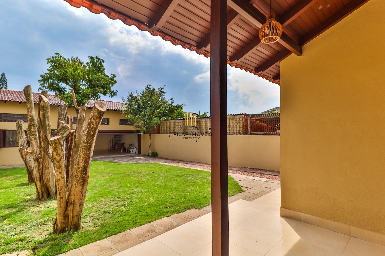 Excelente residência com 4 dormitórios