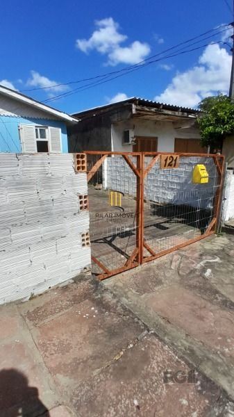 Casa em Porto Alegre, no bairro Restinga, com 2 dormitório(s), e 2 banheiros, à venda.