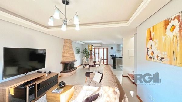 Casa em Porto Alegre, no bairro Hípica, com 3 dormitório(s), e 3 banheiros, à venda.