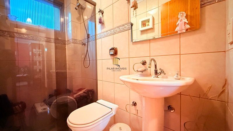 Impecável apartamento com 3 dormitórios , 3 banheiros , 2 vagas cobertas , com 120 m² privativos.